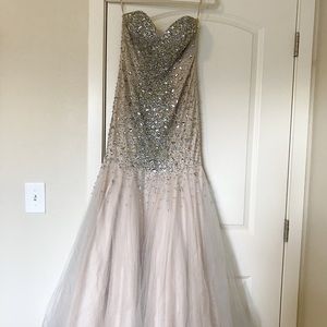 Beautiful prom dress!